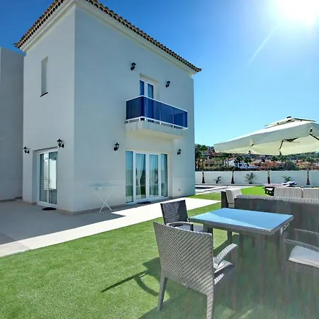Family Mosaico With Private Heated Pool, Bbq & Wifi By Holidays Vila