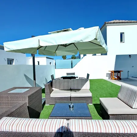 Family Mosaico With Private Heated Pool, Bbq & Wifi By Holidays Villa