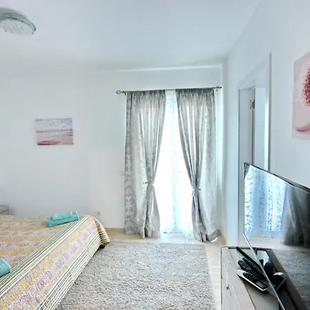 Family Mosaico With Private Heated Pool, Bbq & Wifi By Holidays Costa Adeje (Tenerife)